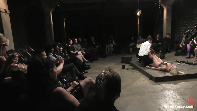 WIRED PUSSY - LIVE IN THE ARMORY (Lorelei Lee, Princess Donna Dolore)