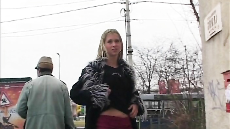 Public Piss Girls No.5