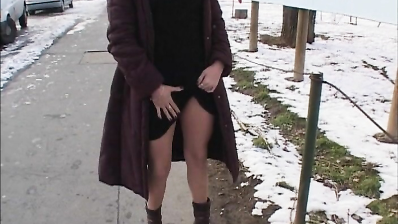 Public Piss Girls No.5